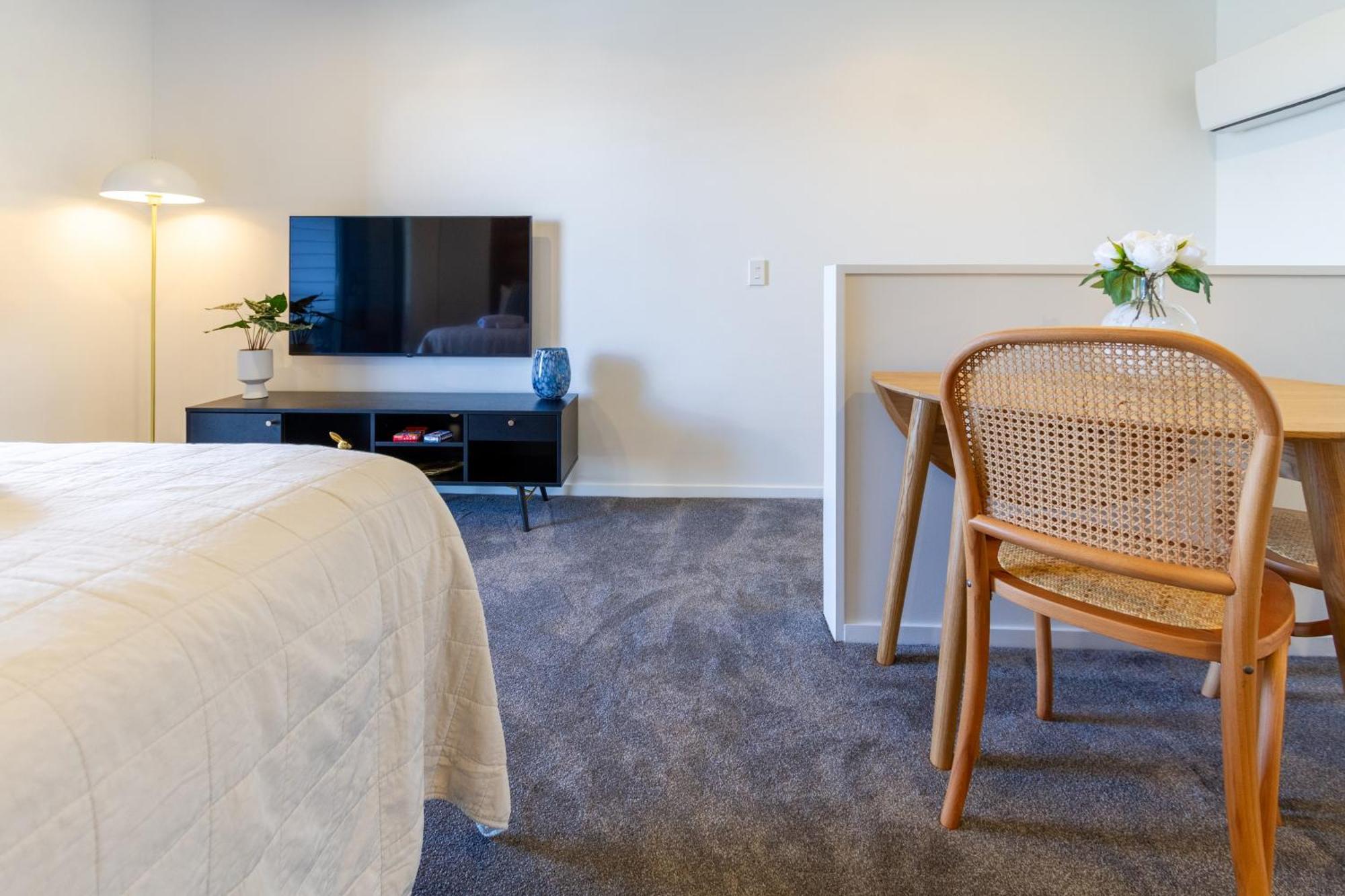 Explore From 8 Wilmer: Upper Level Cozy Studio Christchurch Exterior photo